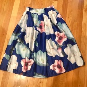 Pleated skirt, midi length